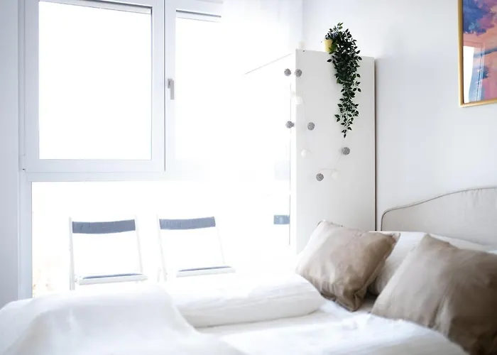 W Design With Balcony & Free Parking *